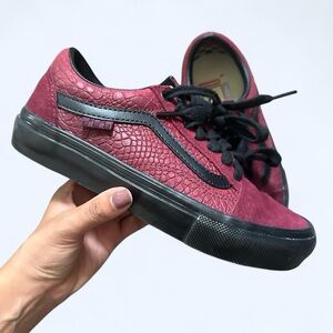 Vans Old Skool Leather Trainers – Burgundy & Black (W 6 / M 4.5)